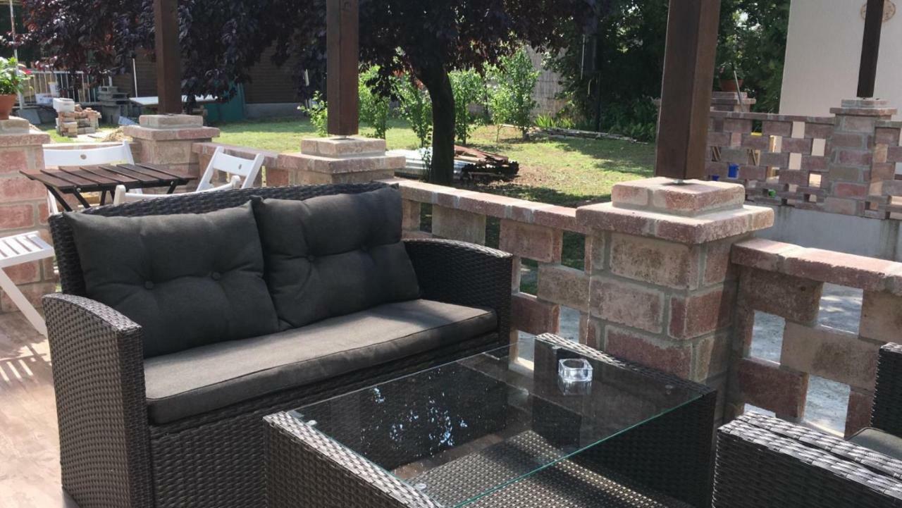 Aranypart Apartmanhazak Tiszakécske Exterior foto